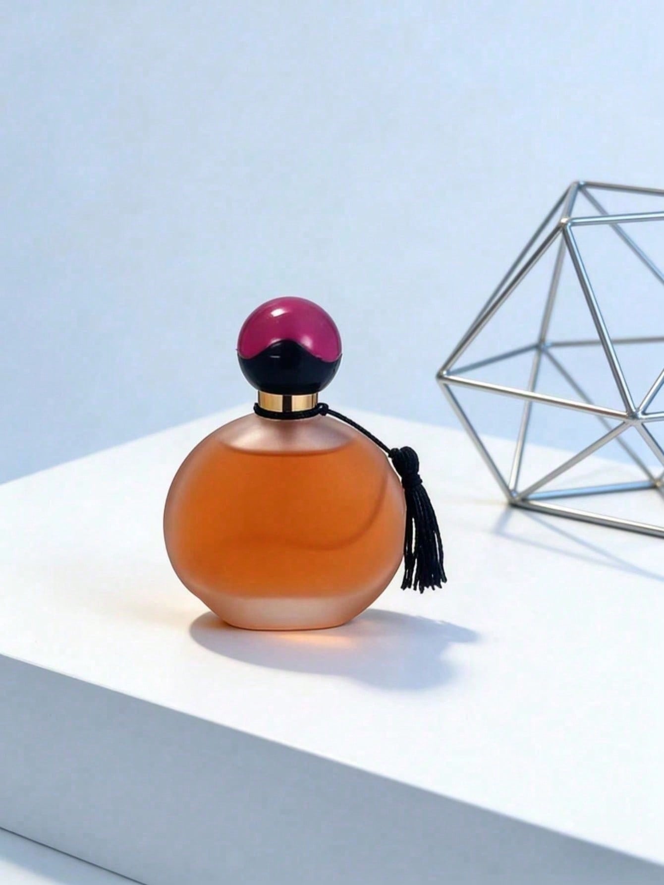 عطر فاخر للجنسين برائحة خشبية  - مراجعة Perfume Xeryus وسعره